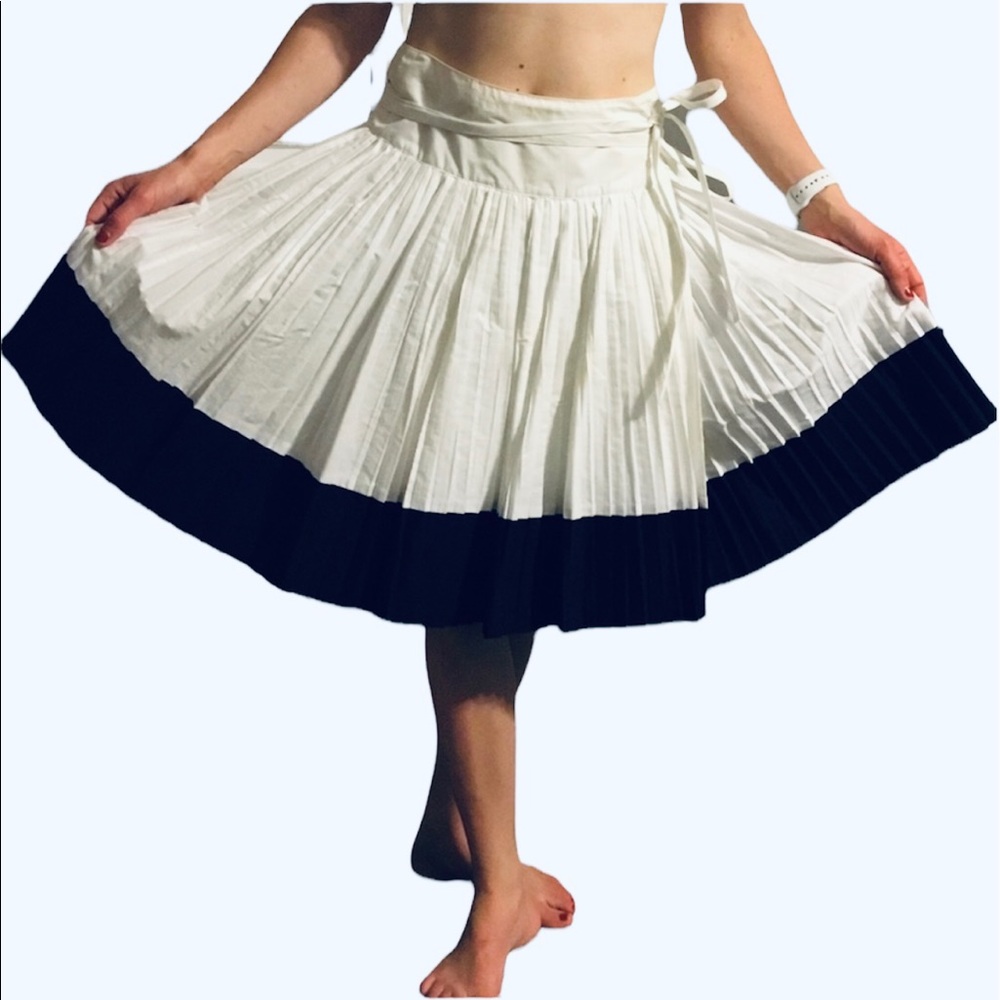 Club Monaco White and Black Pleated Wrap Skirt